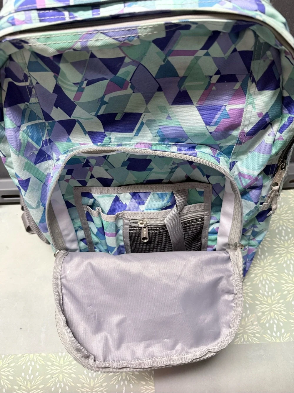 L.L.Bean Deluxe Backpack W/Mesh Pocket Zip- in pattern 